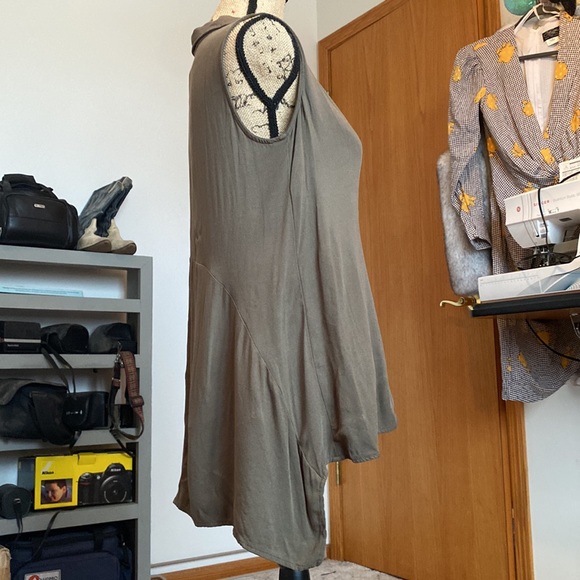 Green button up Tank Top - Picture 3 of 3